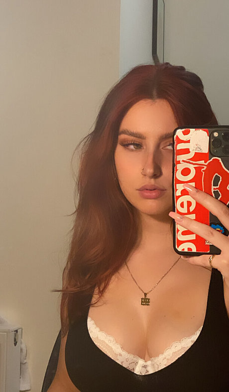 Bek Ellen naked pornstar image