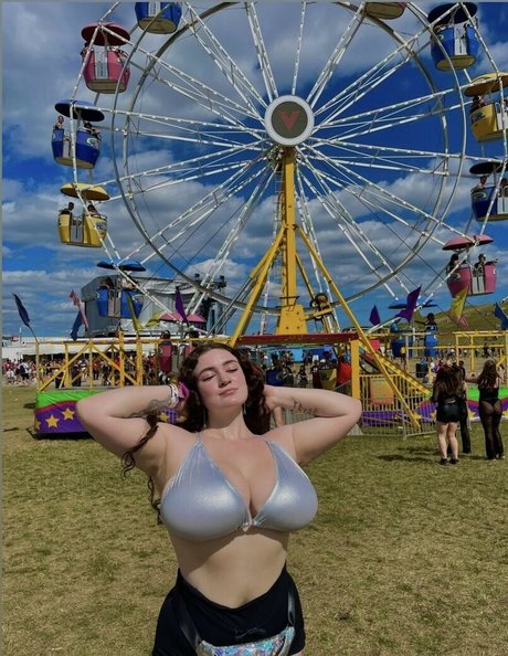 Laura J model top pics