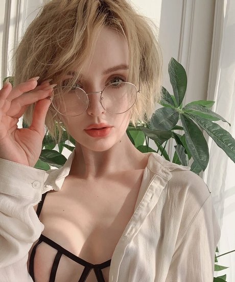 Asagi Nanami pornstar naked gallery