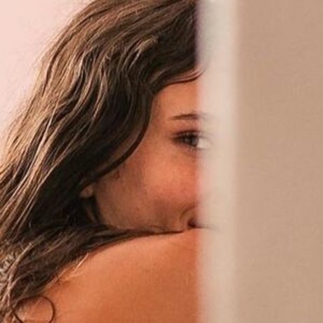 Larissa Robertson model naked img