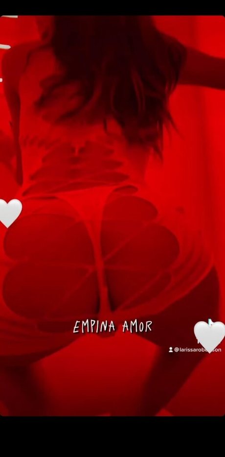 Larissa Robertson pretty star image