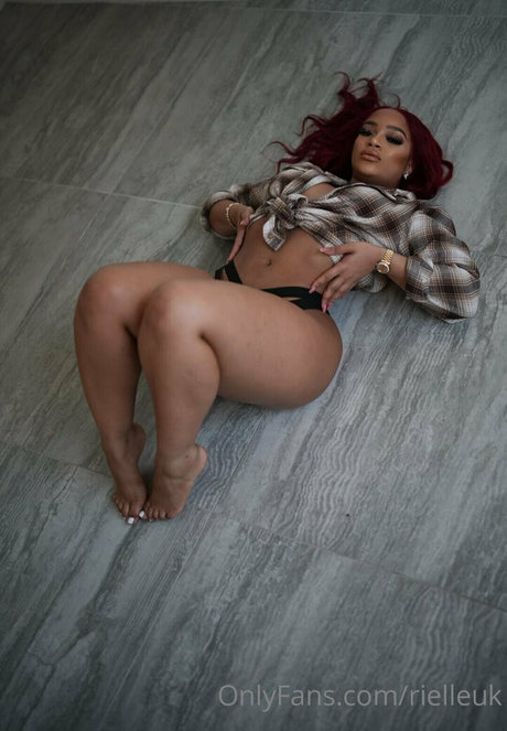 RielleUK pornstar pretty images