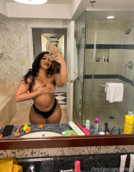 RielleUK adult model archive