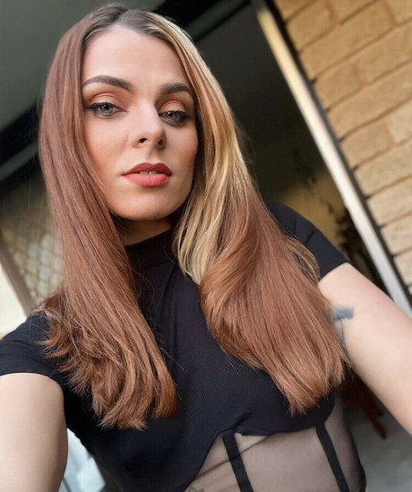 Sam Kicking model xxx image