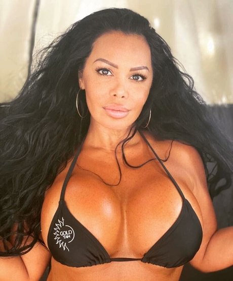 Carolina Luna model high quality pictures