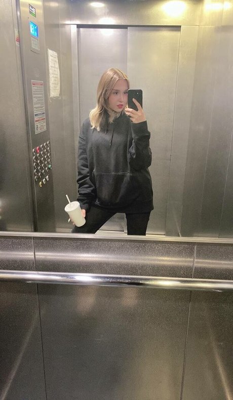 DollHole GrabFuck erotic actress images