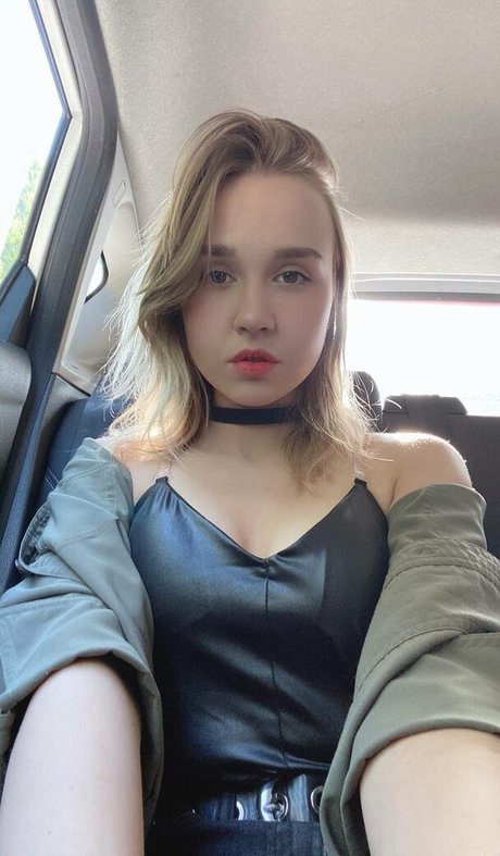 DollHole GrabFuck pornstar high quality picture