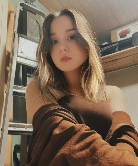 DollHole GrabFuck model adult pictures