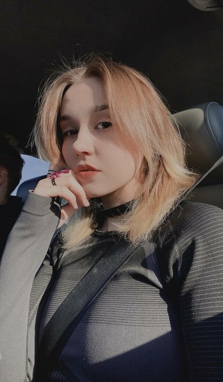 DollHole GrabFuck star perfect image