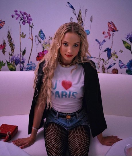 Rose Bertram star naked archive