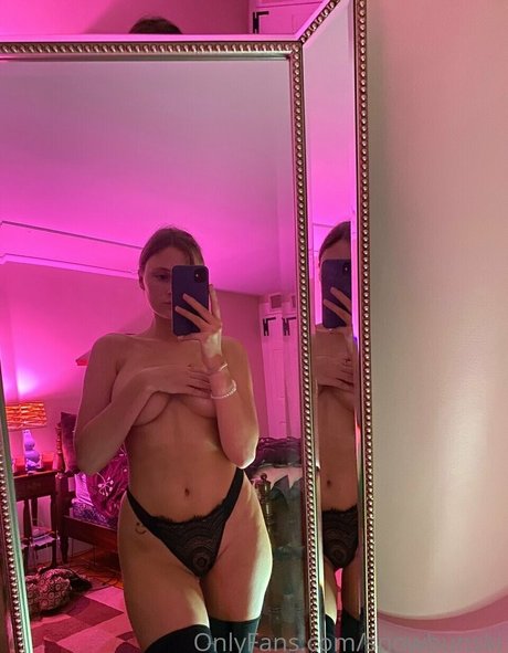 Snowbunski free pornstar pic