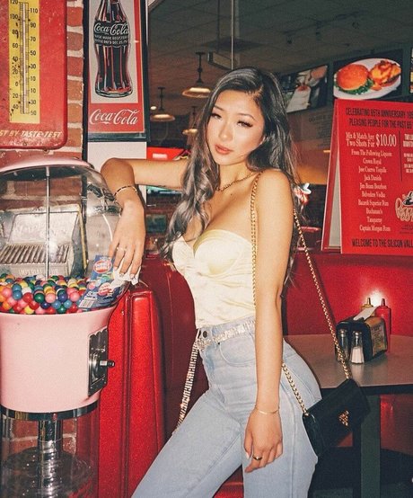 Gloriawuuu pornstar adult images