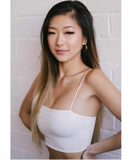 Gloriawuuu pornstar adult pic