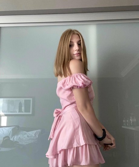 Gia Anastasia pretty pornstar gallery