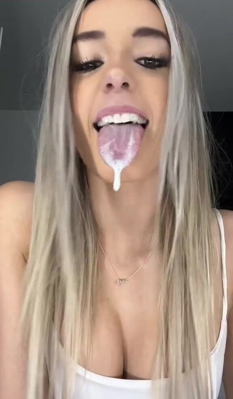 Alex Fox pretty pornstar pics