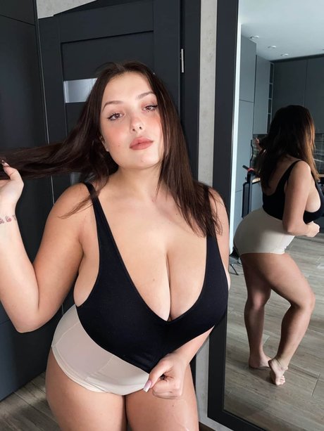 Milada Moore star nude archive