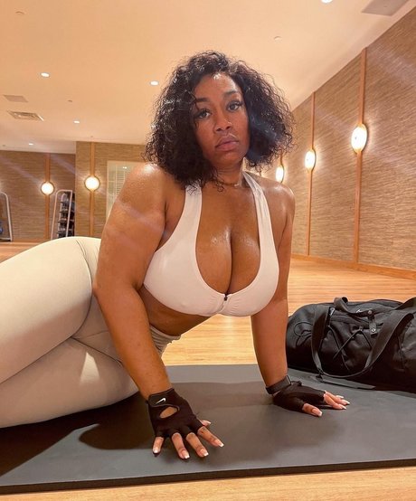 brittney tonee exclusive model image