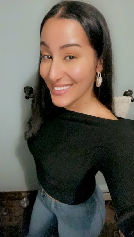 Mala444u hot model gallery