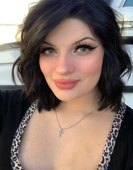 Raven Orion model hot photo