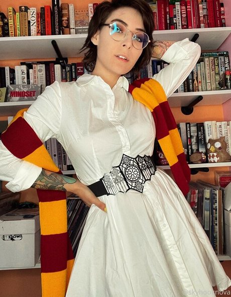 female popular onlyfans sexy nude images