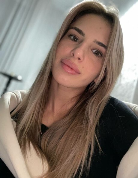 Kris Blow beautiful star photos