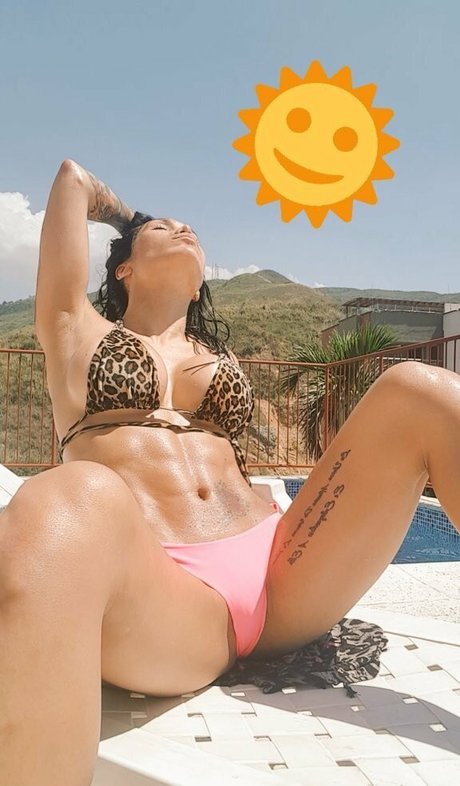 Johana Gonzalez model hot img