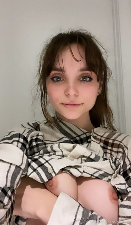 Phiasco model adult pictures