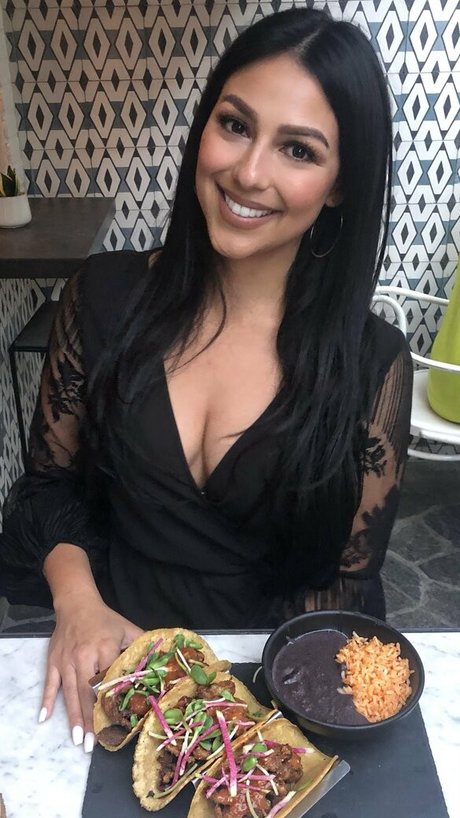 cerissa naked star img