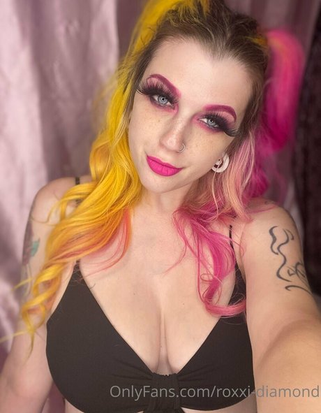 Roxxi Diamond adult star pics