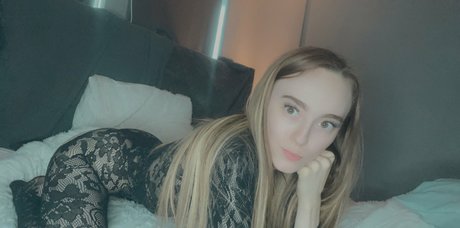 courtneyriverss art model gallery