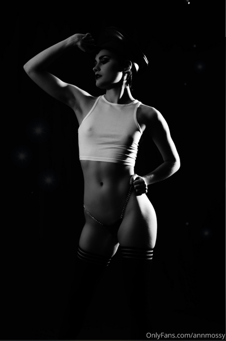 annmossy naked pornstar image