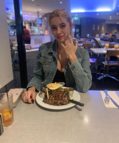 Bree Louise star free img