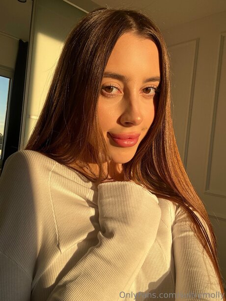 sultrymolly pornographic model picture