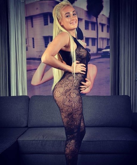 Daisy Lee top star pictures