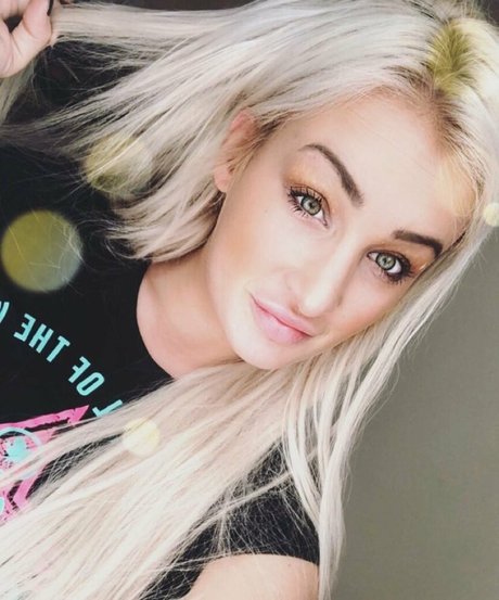 Daisy Lee model erotic gallery