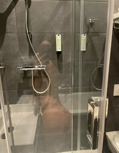 Zhara Kovic sexy model image