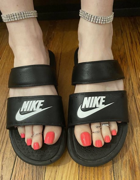 Goddess Fendi model free photos