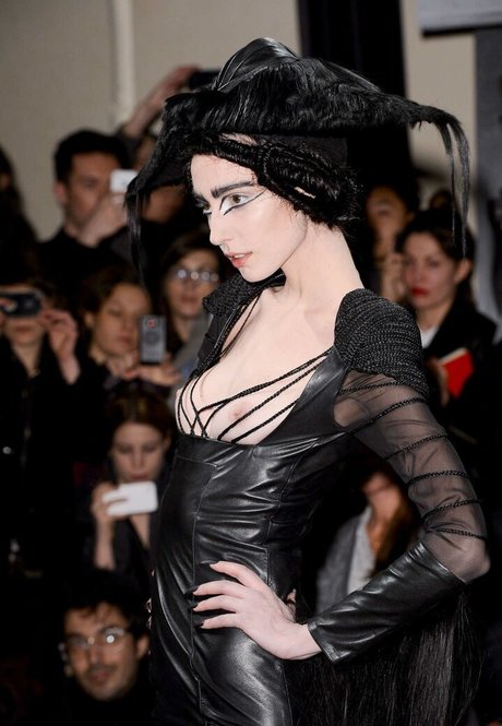 Amelie Lens high quality model galleries