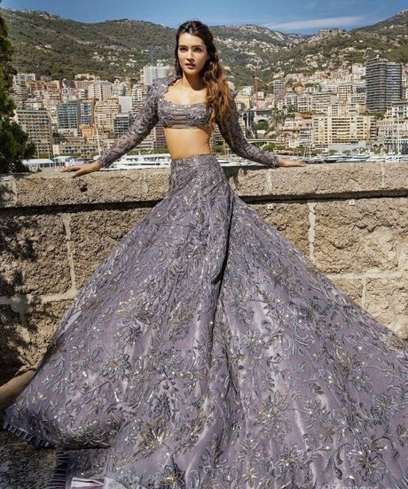 Kriti Sanon model exclusive img