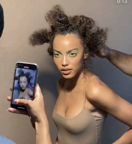 Aliana King model hd gallery