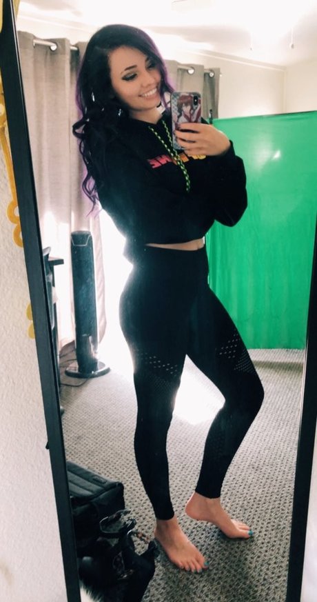 Charleemanderz pretty actress pictures