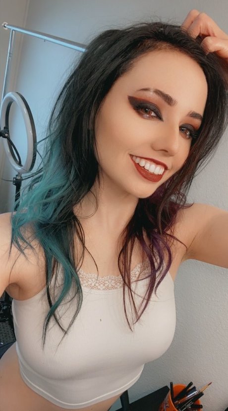 Charleemanderz nude star pictures