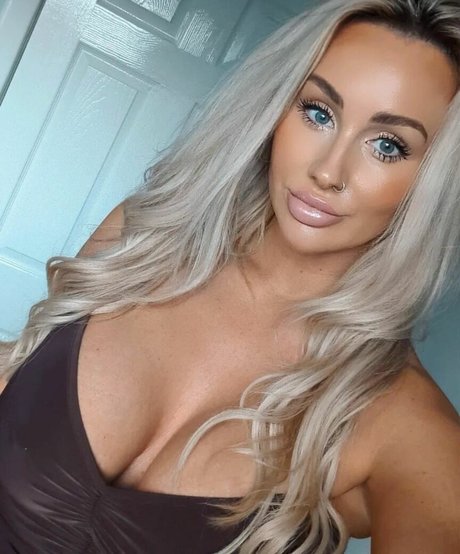 Stephanie Low star exclusive pictures