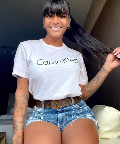 Krissttal Ruizz model beautiful images