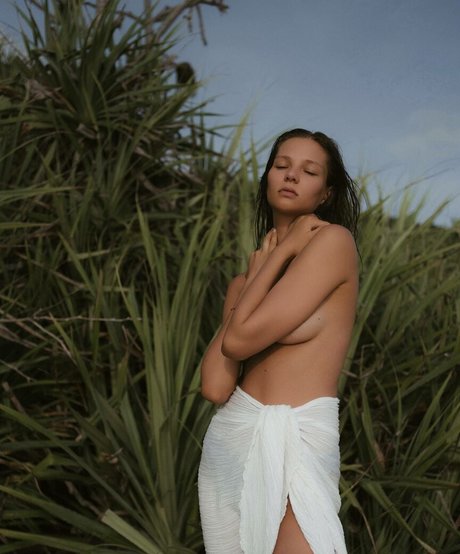 Alesya Kafelnikova art model gallery