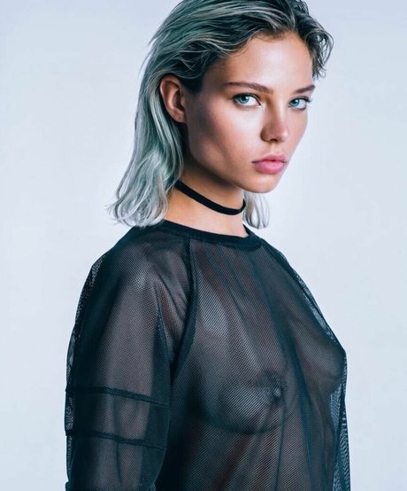 Alesya Kafelnikova model art gallery