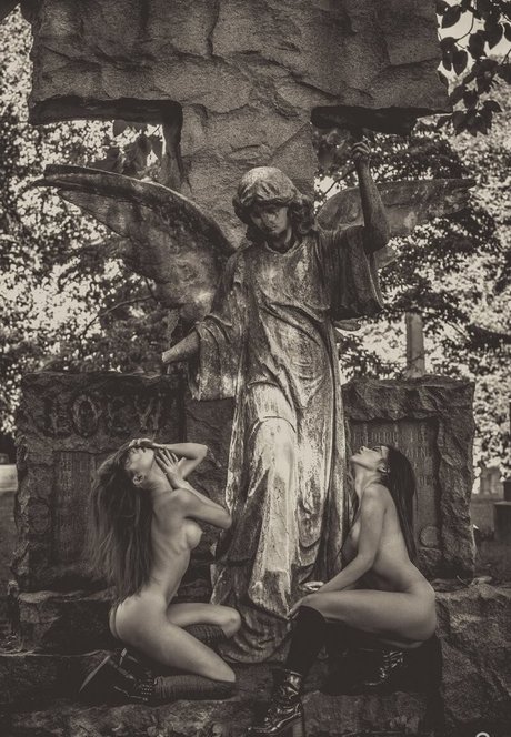 mothandrust model exclusive photo