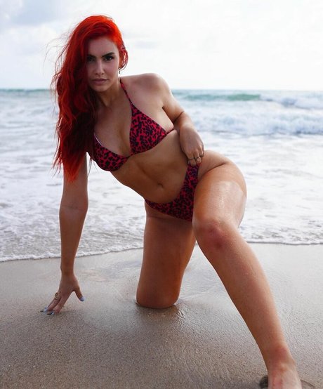 Alicia Atout hot model photos