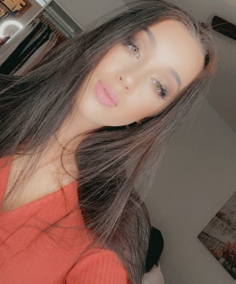 mirror selfie onlyfans nude pics