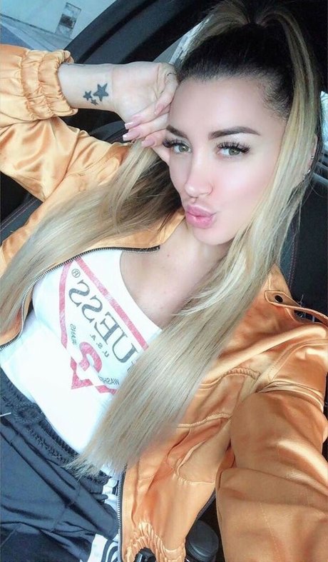 Florcitachina star adult photo